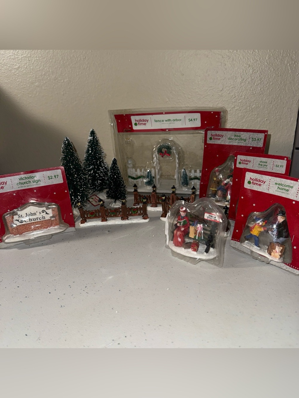 13 Holiday Time Vtg Christmas Village Accessories Trees & Figurines